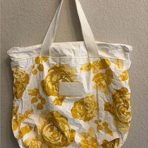ALOHAS White Tote with Yellow Floral Print